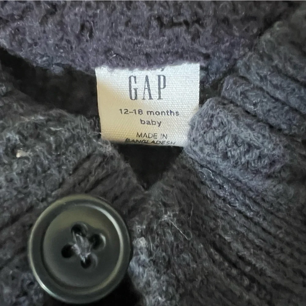 2 cable-knit sweaters 12months (blue) & 18 months (white) Gap & Gymboree